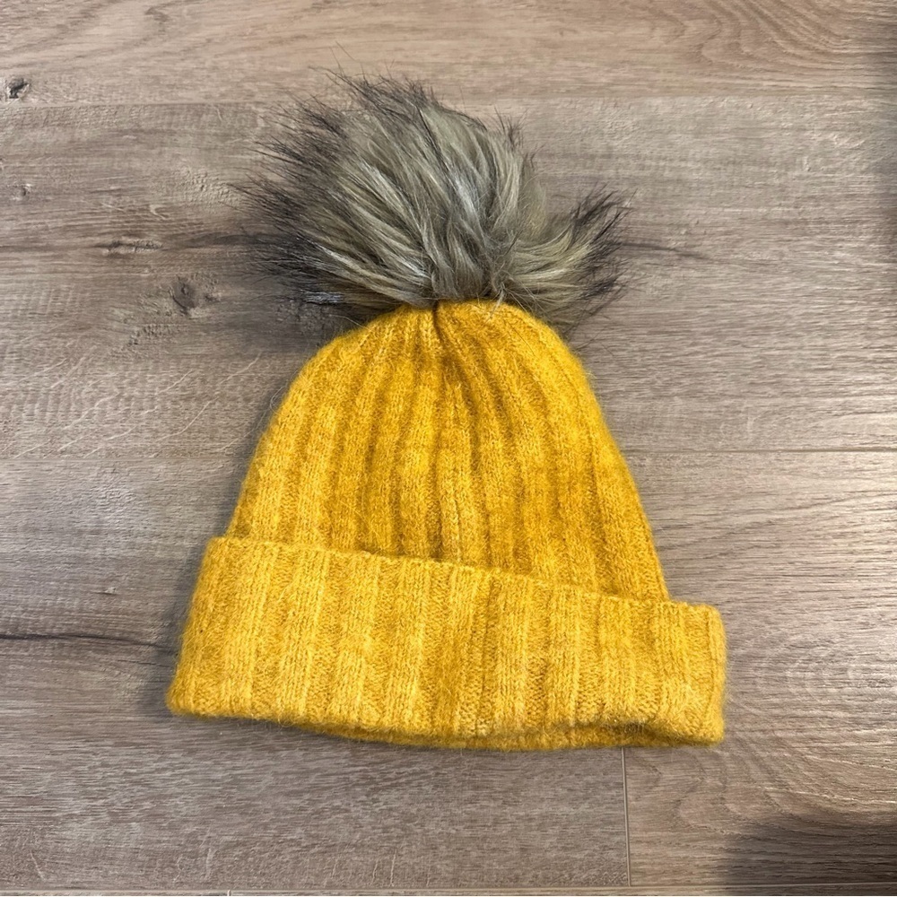 Aritzia Auxiliary Mustard Yellow Knit Beanie Faux Fur Pom Pom Wool Alpaca Blend
